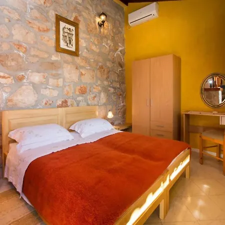 Simunovic - With Terrace Apartamento